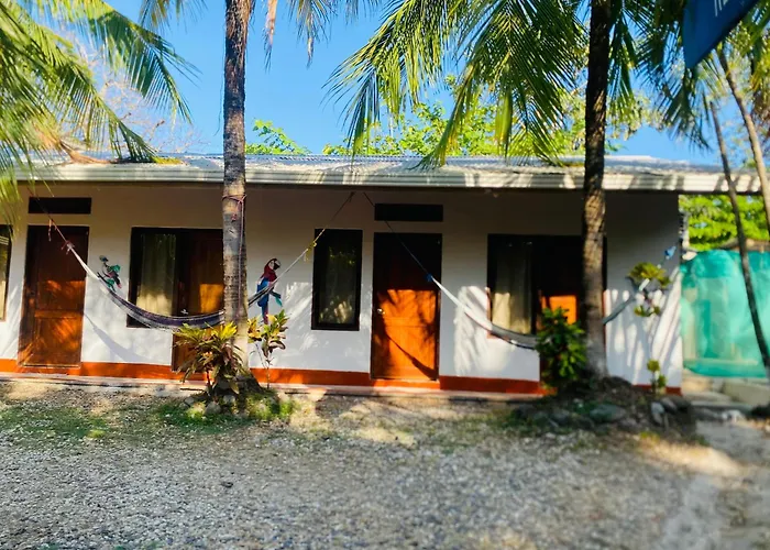Don Jon'S Surf And Yoga Lodge